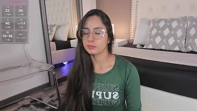 Julia Martinez  online show from June 2026 11:42:01 AM