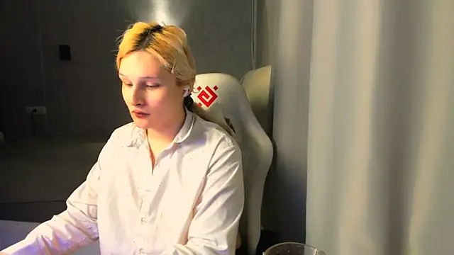 Kleo Godde online show from November 2025 07:25:01 PM