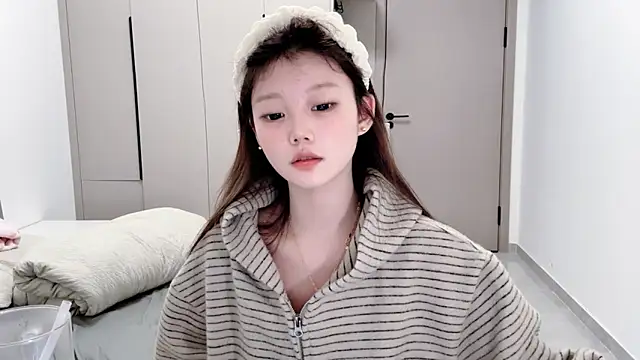 Snapshot of yangyang-1115 chatting on October 2025 09:18:02 AM yangyang-1115 online show from October 2025 09:18:02 AM