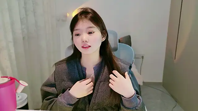 Snapshot of yangyang-1115 chatting on December 2025 04:18:02 AM yangyang-1115 online show from December 2025 04:18:02 AM