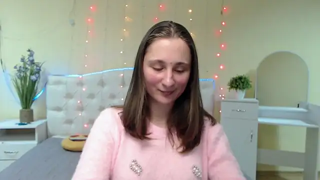 Snapshot of MichelLeee chatting on January 2025 12:09:02 PM MichelLeee online show from January 2025 12:09:02 PM