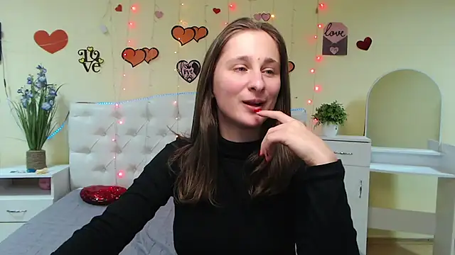 Snapshot of MichelLeee chatting on February 2025 03:16:01 PM MichelLeee online show from February 2025 03:16:01 PM