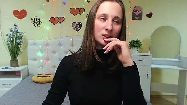 Snapshot of MichelLeee chatting on February 2025 03:43:01 PM MichelLeee online show from February 2025 03:43:01 PM