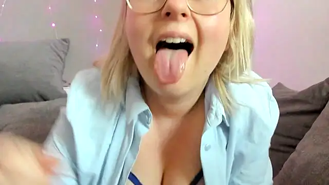 Lillyloo  online show from March 2025 02:48:02 PM