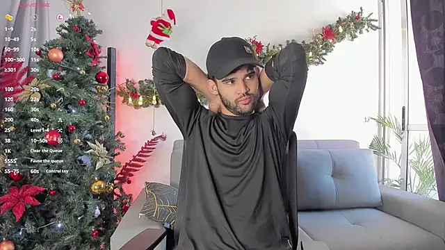 andrewChris  online show from December 2024 09:33:01 PM