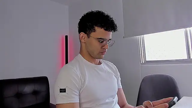 andrewChris  online show from September 2025 06:13:02 PM