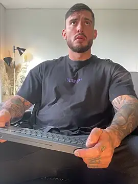 DimitriSullivan  online show from February 2026 01:11:02 PM