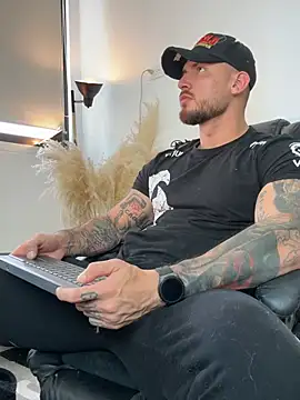 DimitriSullivan  online show from June 2026 07:40:01 PM