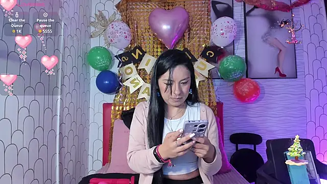Snapshot of Ella_Rousse chatting on December 2024 11:54:01 AM Ella Rousse online show from December 2024 11:54:01 AM