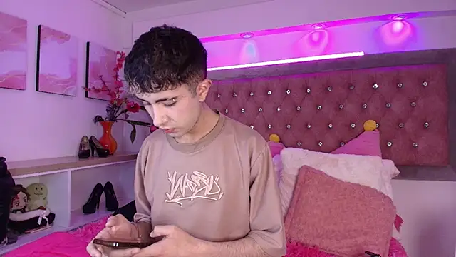 Snapshot of Noah_Xitruxx chatting on October 2025 12:38:01 PM Noah Xitruxx online show from October 2025 12:38:01 PM