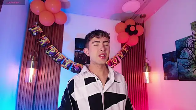 Snapshot of Noah_Xitruxx chatting on October 2025 02:45:01 AM Noah Xitruxx online show from October 2025 02:45:01 AM