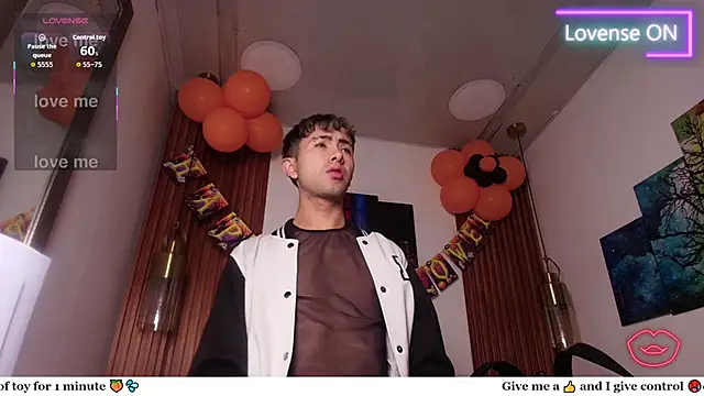 Snapshot of Noah_Xitruxx chatting on October 2025 04:02:02 AM Noah Xitruxx online show from October 2025 04:02:02 AM