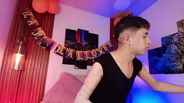 Snapshot of Noah_Xitruxx chatting on October 2025 02:52:01 AM Noah Xitruxx online show from October 2025 02:52:01 AM