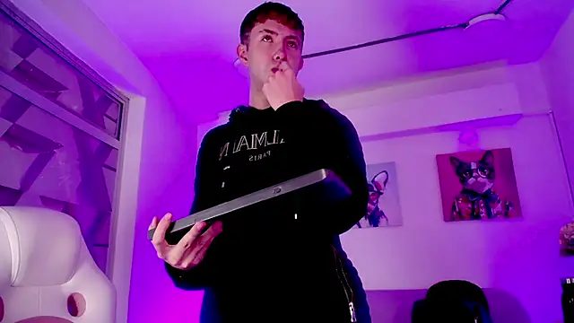 Snapshot of Noah_Xitruxx chatting on November 2025 01:10:01 PM Noah Xitruxx online show from November 2025 01:10:01 PM