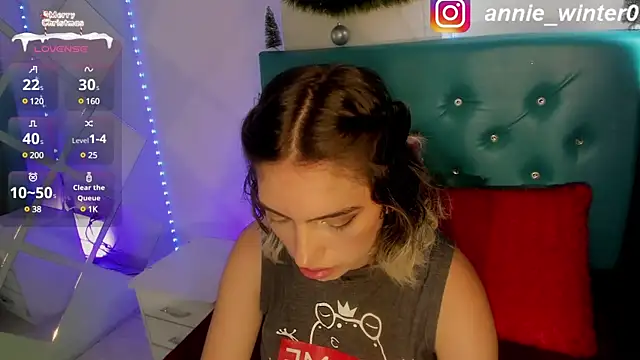 Snapshot of Annie__winter chatting on December 2024 08:47:02 PM Annie winter online show from December 2024 08:47:02 PM