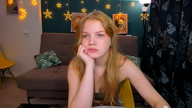 Xloe Queen online show from December 2024 12:06:01 PM