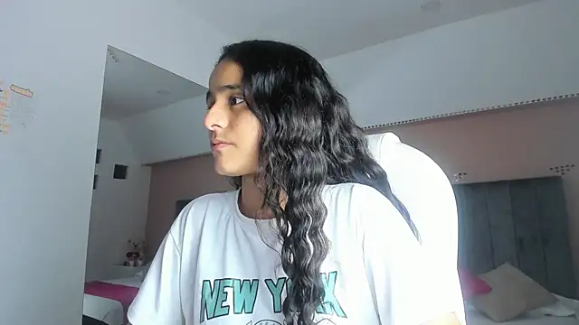 Giselle Roldan online show from September 2025 04:05:02 AM