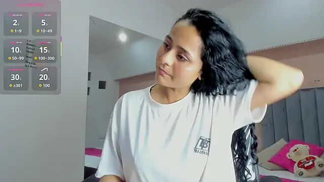 Giselle Roldan online show from November 2025 08:05:01 PM