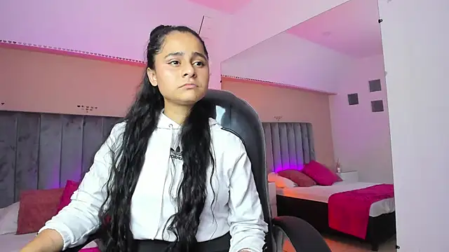 Snapshot of Giselle_Roldan chatting on June 2026 03:31:01 AM Giselle Roldan online show from June 2026 03:31:01 AM