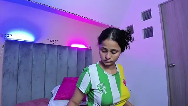 Snapshot of Giselle_Roldan chatting on June 2026 09:14:01 AM Giselle Roldan online show from June 2026 09:14:01 AM
