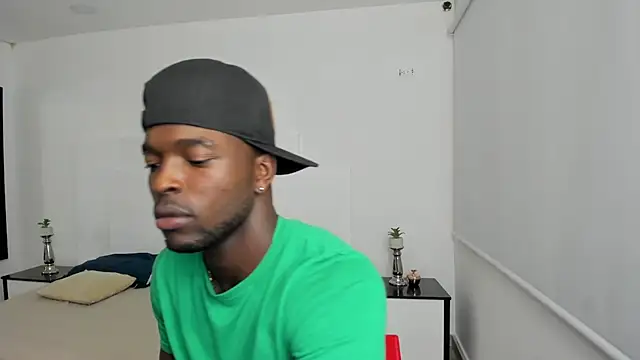 Snapshot of Dylan_Taylor chatting on February 2025 03:41:01 AM Dylan Taylor online show from February 2025 03:41:01 AM