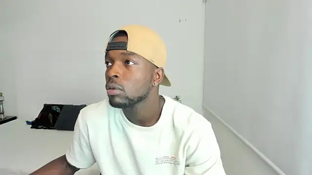 Snapshot of Dylan_Taylor chatting on February 2025 04:44:01 AM Dylan Taylor online show from February 2025 04:44:01 AM