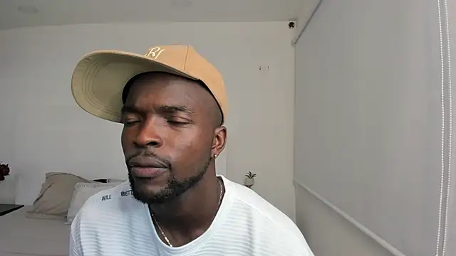 Snapshot of Dylan_Taylor chatting on February 2025 03:24:01 AM Dylan Taylor online show from February 2025 03:24:01 AM