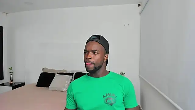 Snapshot of Dylan_Taylor chatting on February 2025 03:48:01 AM Dylan Taylor online show from February 2025 03:48:01 AM