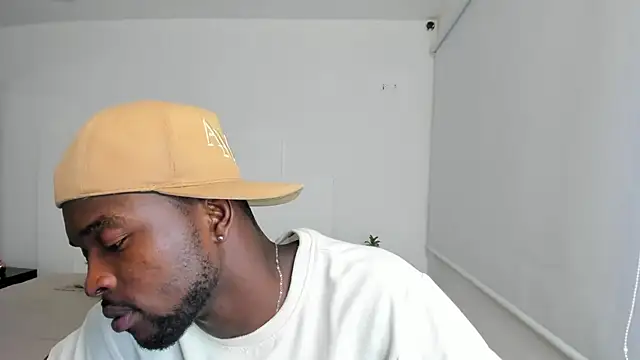 Snapshot of Dylan_Taylor chatting on March 2025 01:50:02 AM Dylan Taylor online show from March 2025 01:50:02 AM