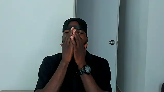 Snapshot of Dylan_Taylor chatting on September 2025 02:33:01 AM Dylan Taylor online show from September 2025 02:33:01 AM