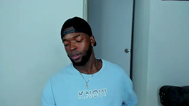 Snapshot of Dylan_Taylor chatting on September 2025 04:01:02 AM Dylan Taylor online show from September 2025 04:01:02 AM