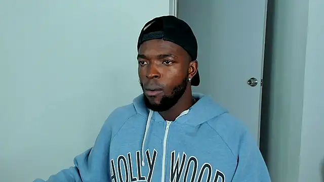 Snapshot of Dylan_Taylor chatting on September 2025 04:46:02 AM Dylan Taylor online show from September 2025 04:46:02 AM