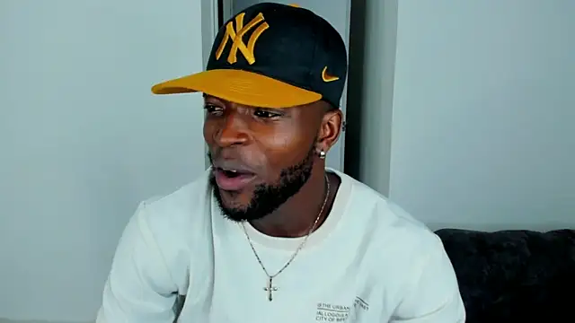 Snapshot of Dylan_Taylor chatting on October 2025 03:56:01 AM Dylan Taylor online show from October 2025 03:56:01 AM