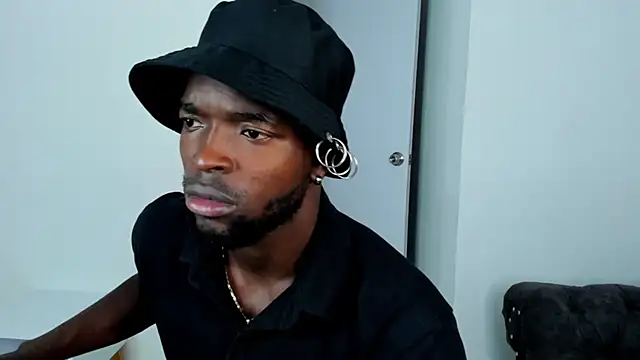 Snapshot of Dylan_Taylor chatting on October 2025 04:00:01 AM Dylan Taylor online show from October 2025 04:00:01 AM