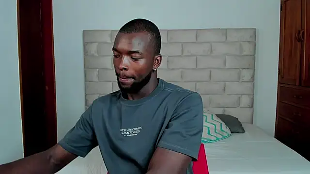 Snapshot of Dylan_Taylor chatting on November 2025 01:22:01 PM Dylan Taylor online show from November 2025 01:22:01 PM