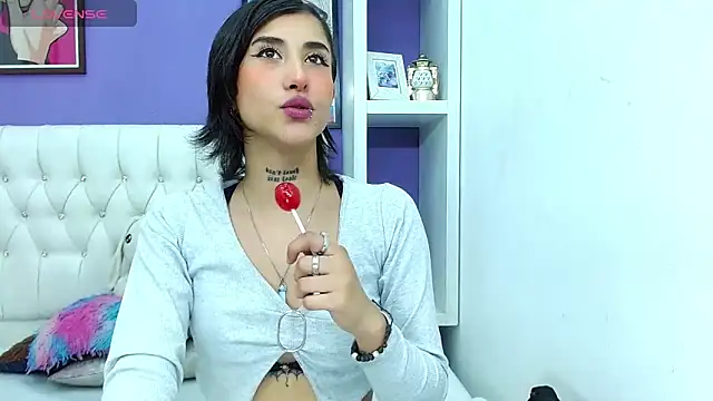 Snapshot of aliss-diaz chatting on February 2025 08:36:02 PM aliss-diaz online show from February 2025 08:36:02 PM