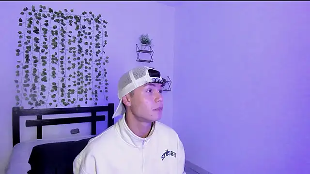 Snapshot of crushnier chatting on December 2024 08:36:02 PM crushnier online show from December 2024 08:36:02 PM