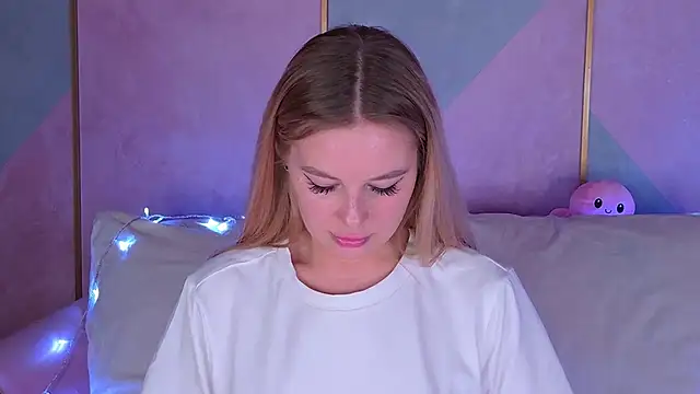 BeatriceEsmont online show from January 2025 04:22:02 AM