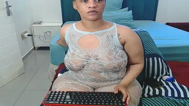 Snapshot of LolaTwerksXX chatting on July 2026 12:33:01 PM LolaTwerksXX online show from July 2026 12:33:01 PM