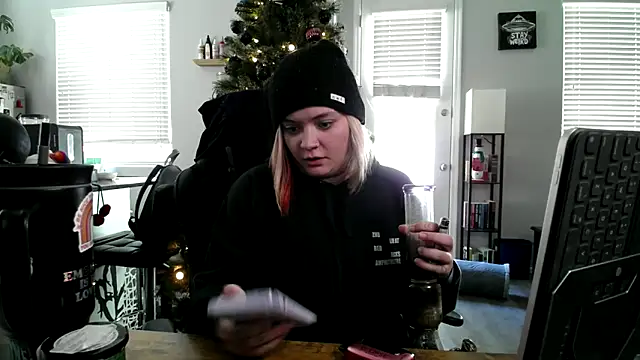 tayweird online show from December 2024 06:38:02 PM