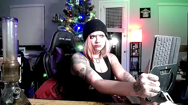 tayweird online show from December 2024 05:21:01 AM