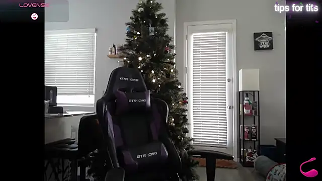 tayweird online show from December 2024 07:39:02 PM