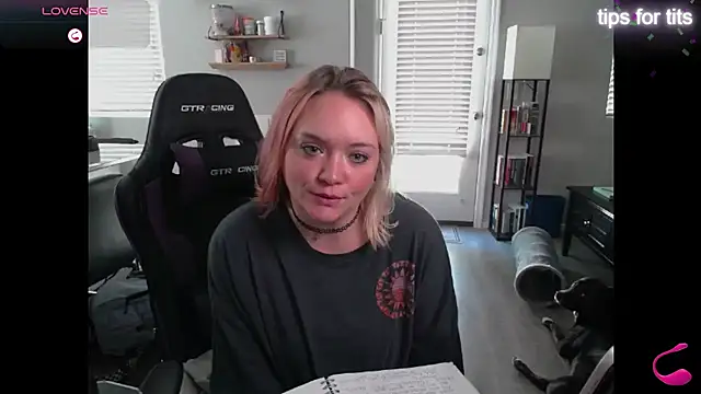 tayweird online show from January 2025 06:05:02 PM