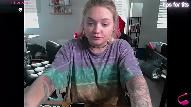 tayweird online show from January 2025 11:21:02 PM