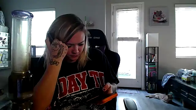 tayweird online show from September 2025 12:03:02 AM