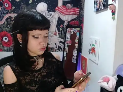 Snapshot of hachi_kitty chatting on April 2026 10:48:01 PM hachi kitty online show from April 2026 10:48:01 PM