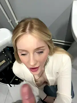 Snapshot of CaseyCumFace chatting on November 2025 12:28:01 PM CaseyCumFace online show from November 2025 12:28:01 PM