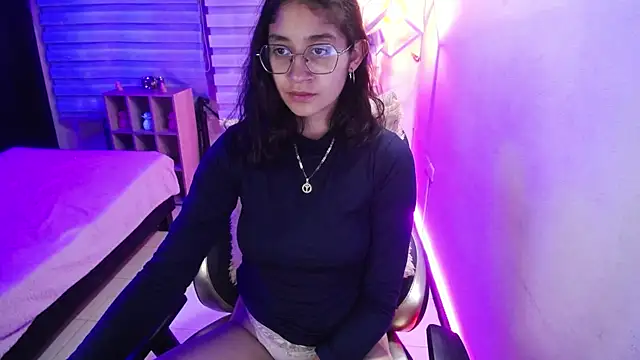 Lili Gomez  online show from January 2025 03:46:02 PM