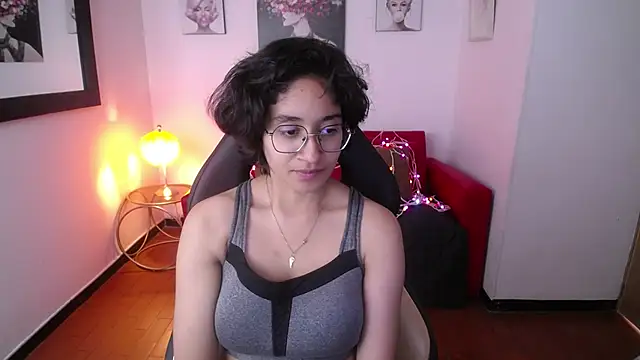 Lili Gomez  online show from February 2025 04:48:02 PM