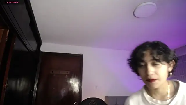 Lili Gomez  online show from October 2025 02:07:02 PM